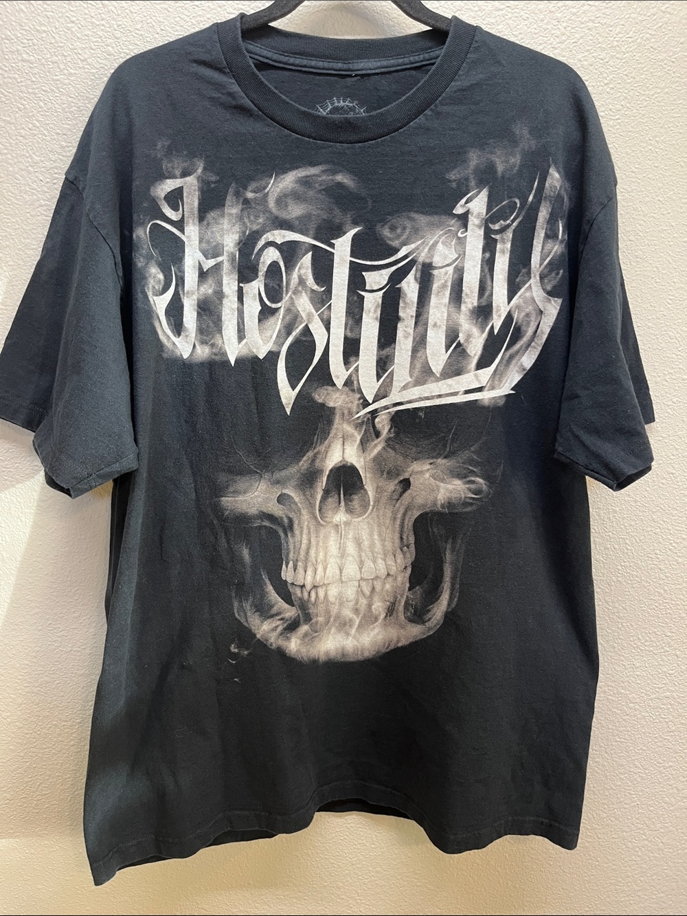 Menβs hostility scull t shirt black size XL